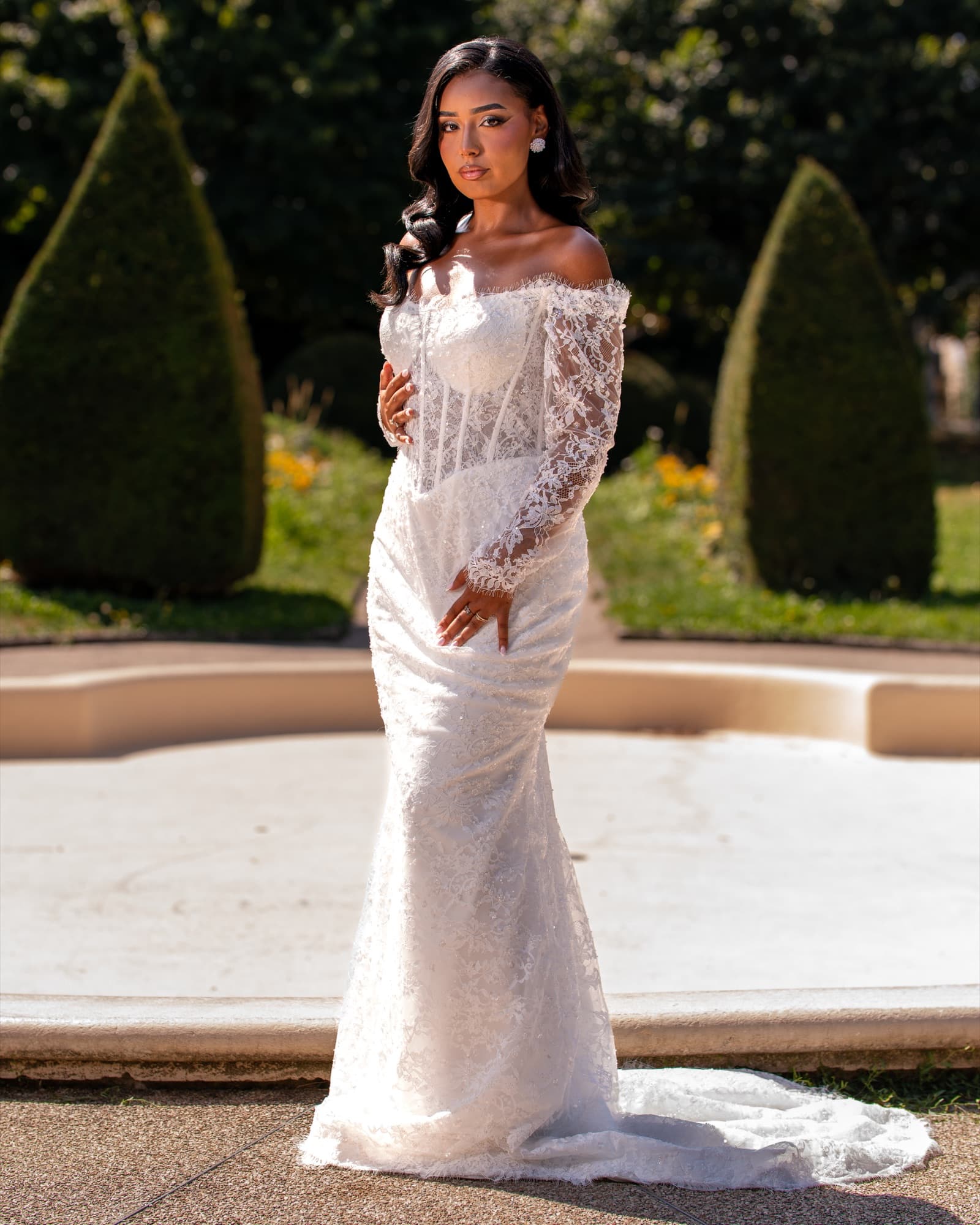 La mariée au jardin — Dentelle et topiaires — photographie mariage & événement par UNPOSD