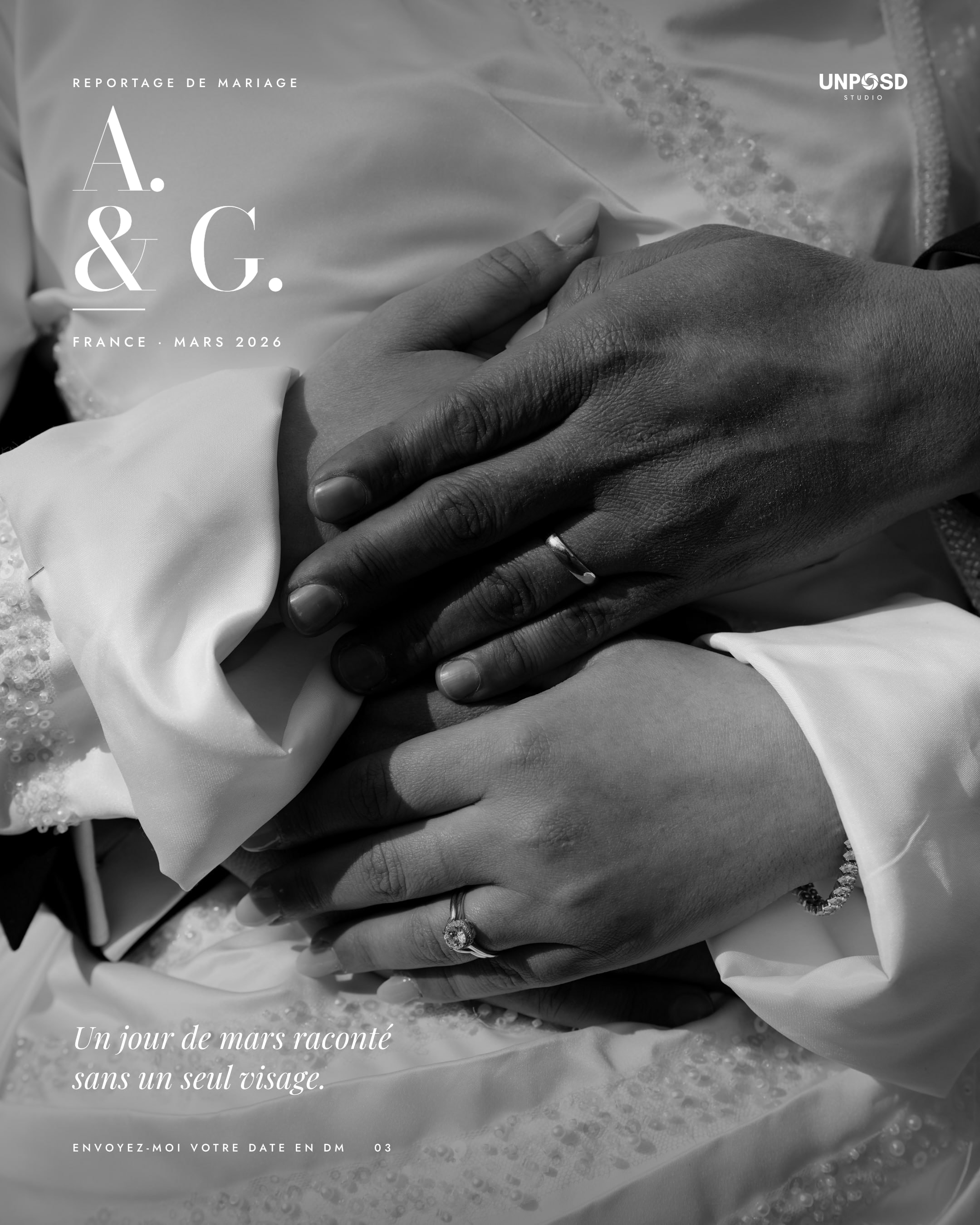 Couverture : les mains enlacées des mariés et leurs alliances, en noir et blanc