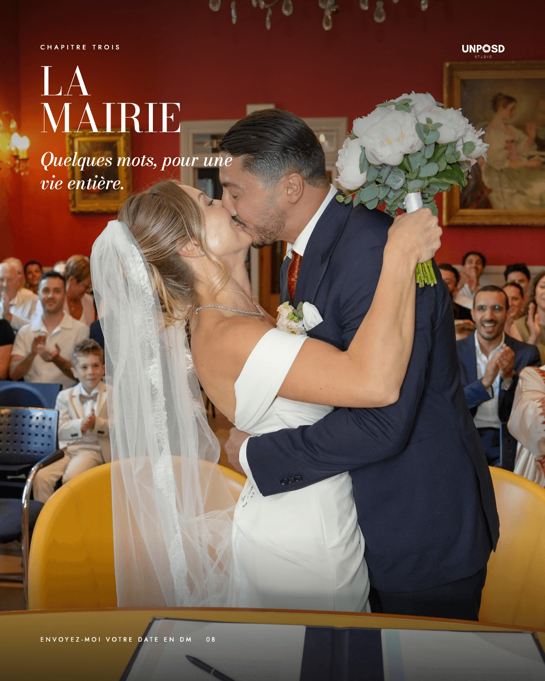 Le baiser d’Abdel et Alexia à la mairie, dans la salle rouge