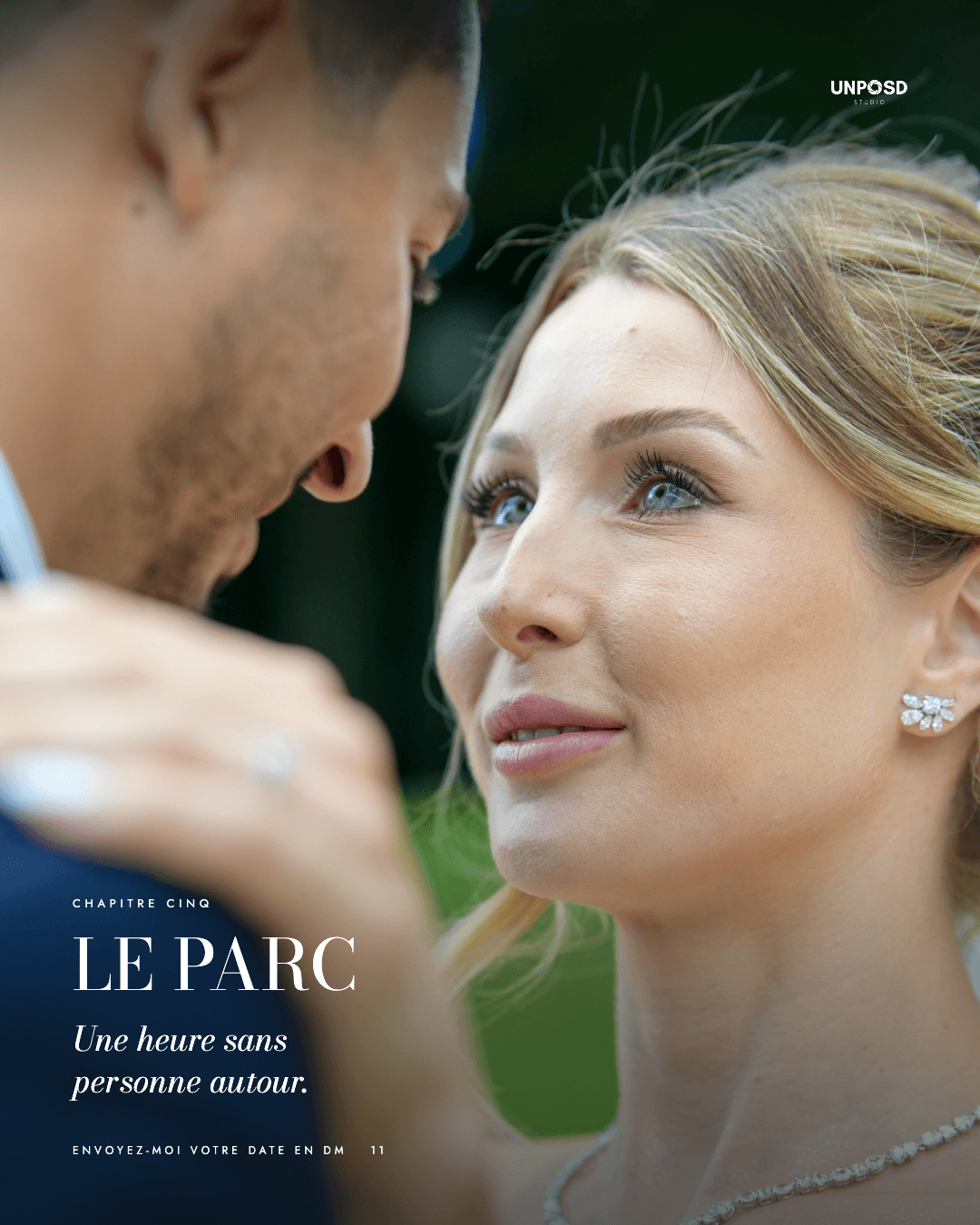Alexia, le regard levé vers Abdel, en gros plan