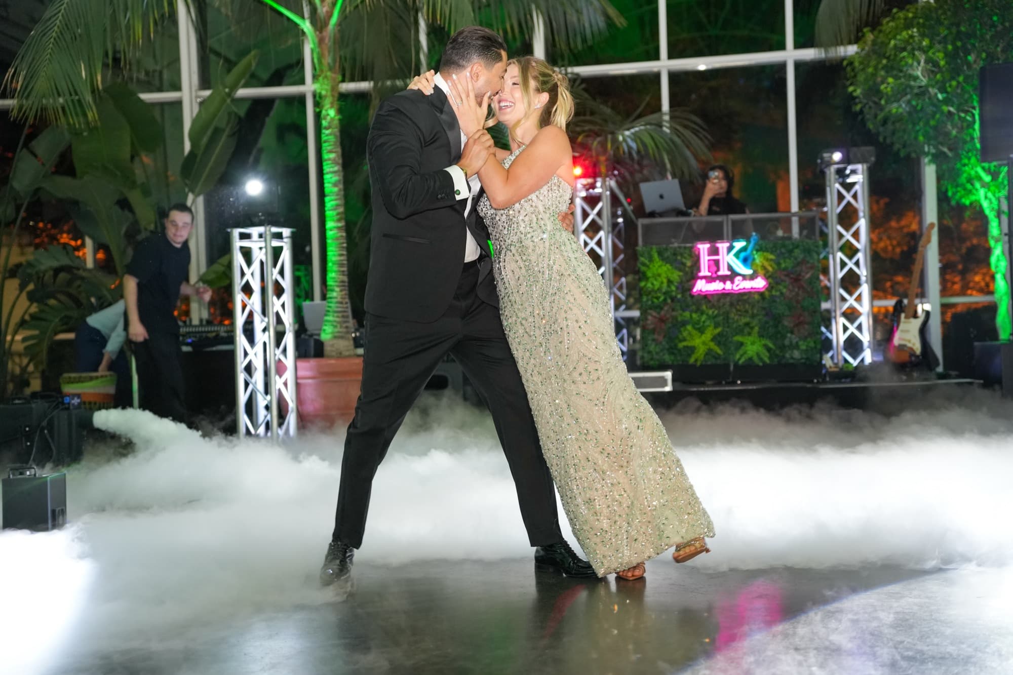 Danse dans la brume — Première danse, fumée basse — photographie mariage & événement par UNPOSD